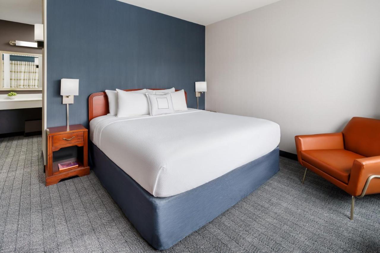 Отель Courtyard By Marriott Sacramento Фолсом Экстерьер фото