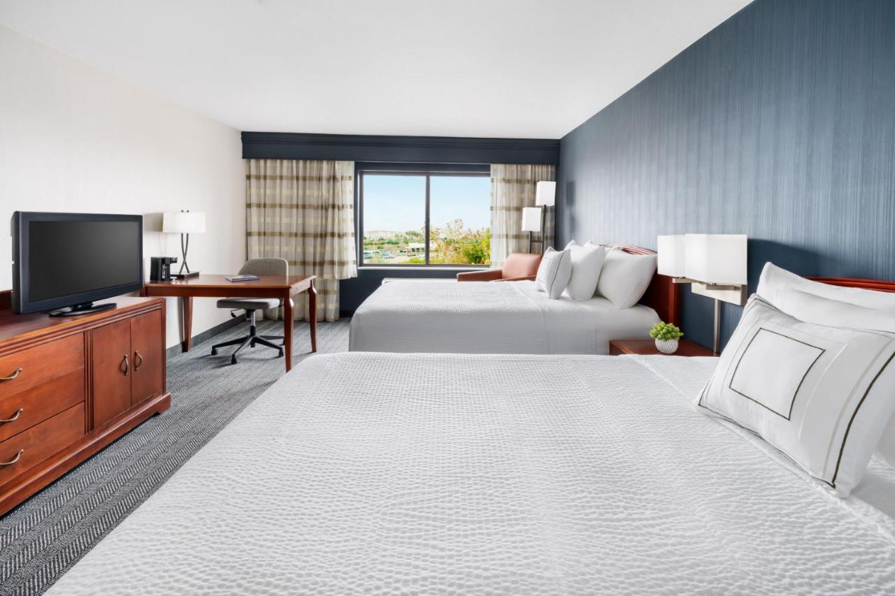 Отель Courtyard By Marriott Sacramento Фолсом Экстерьер фото