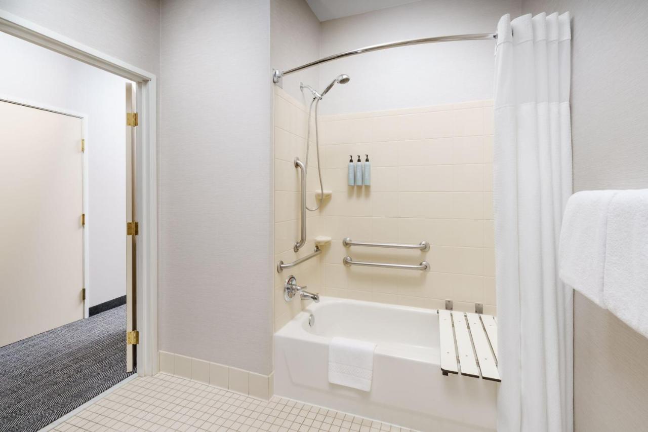 Отель Courtyard By Marriott Sacramento Фолсом Экстерьер фото