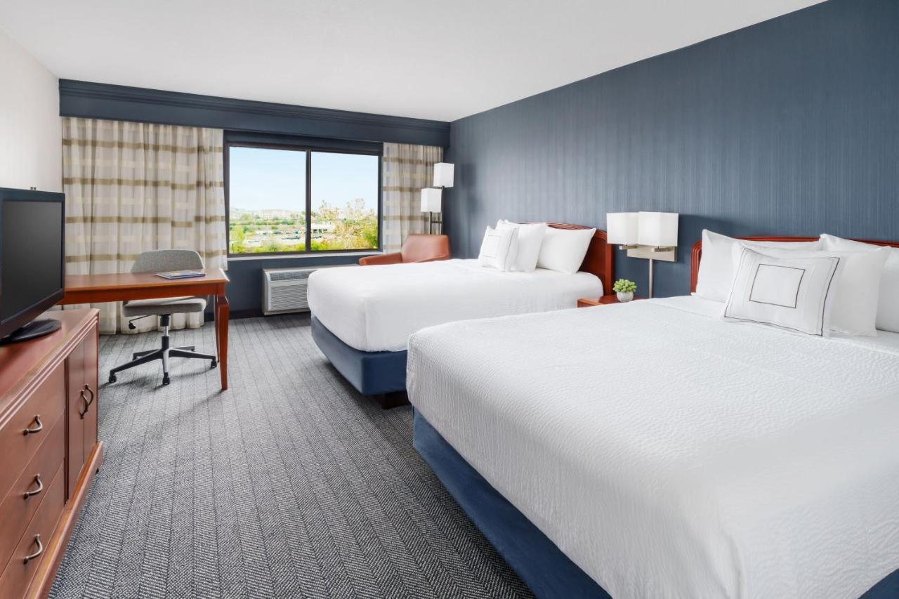 Отель Courtyard By Marriott Sacramento Фолсом Экстерьер фото