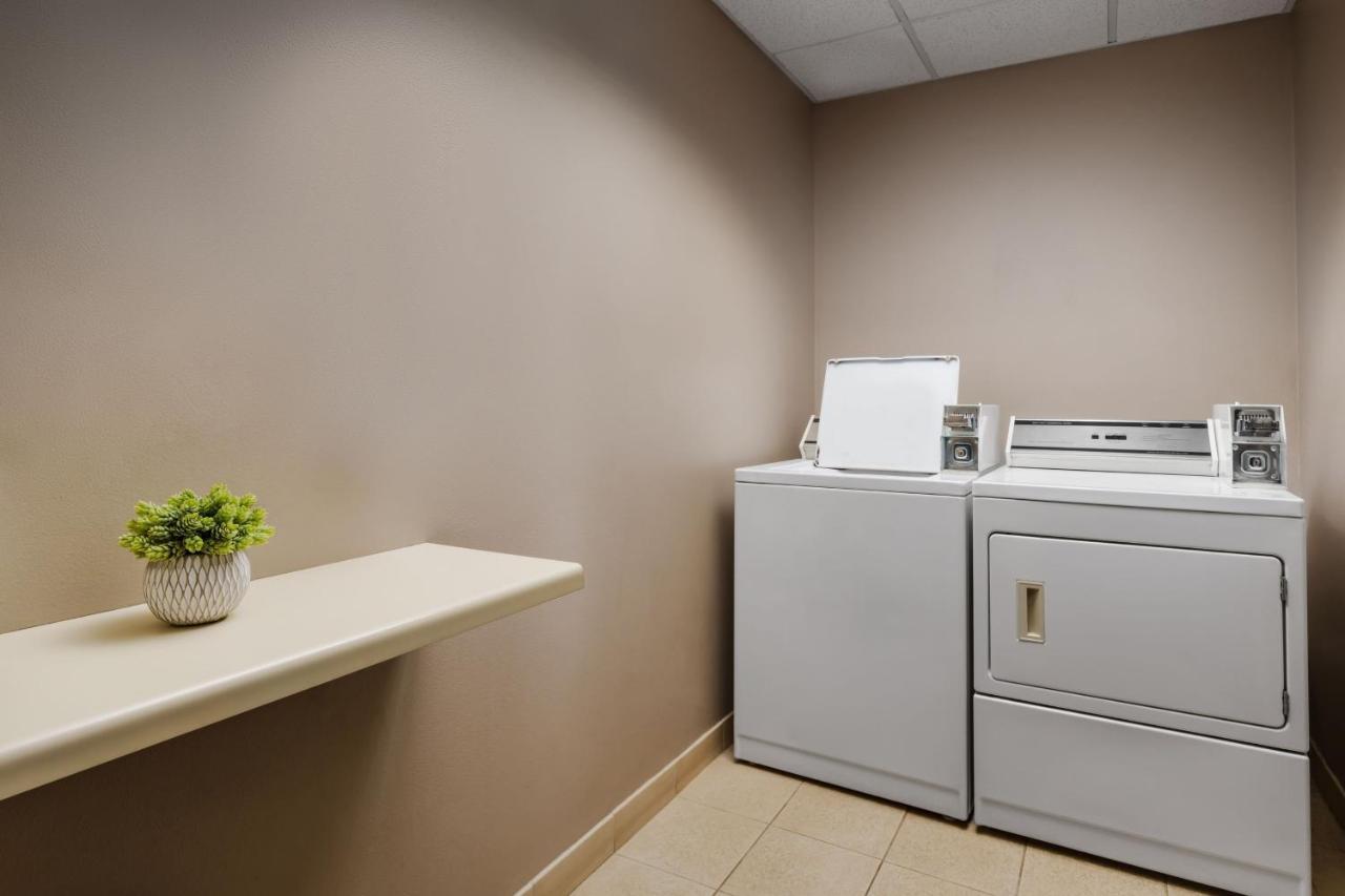 Отель Courtyard By Marriott Sacramento Фолсом Экстерьер фото
