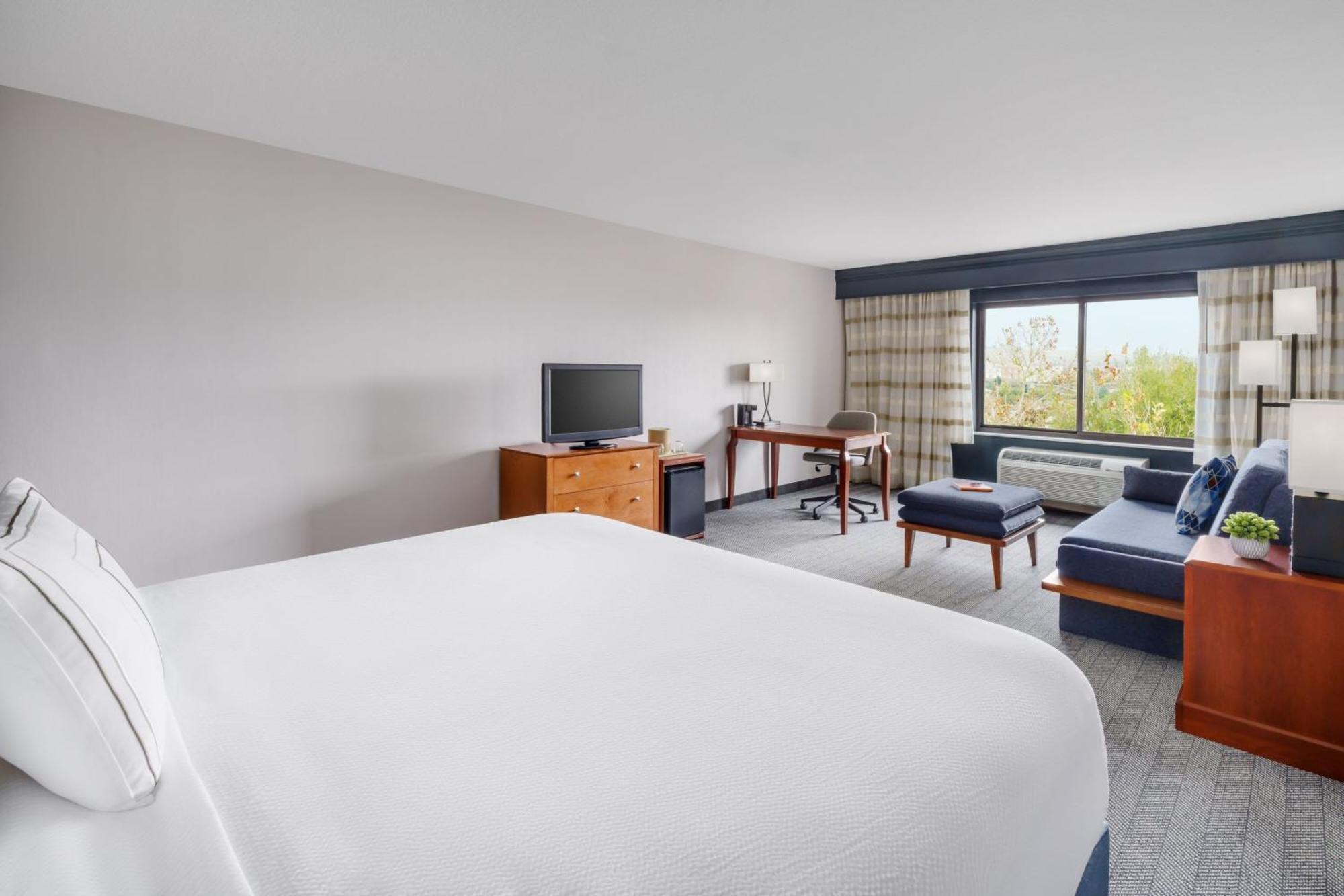 Отель Courtyard By Marriott Sacramento Фолсом Экстерьер фото