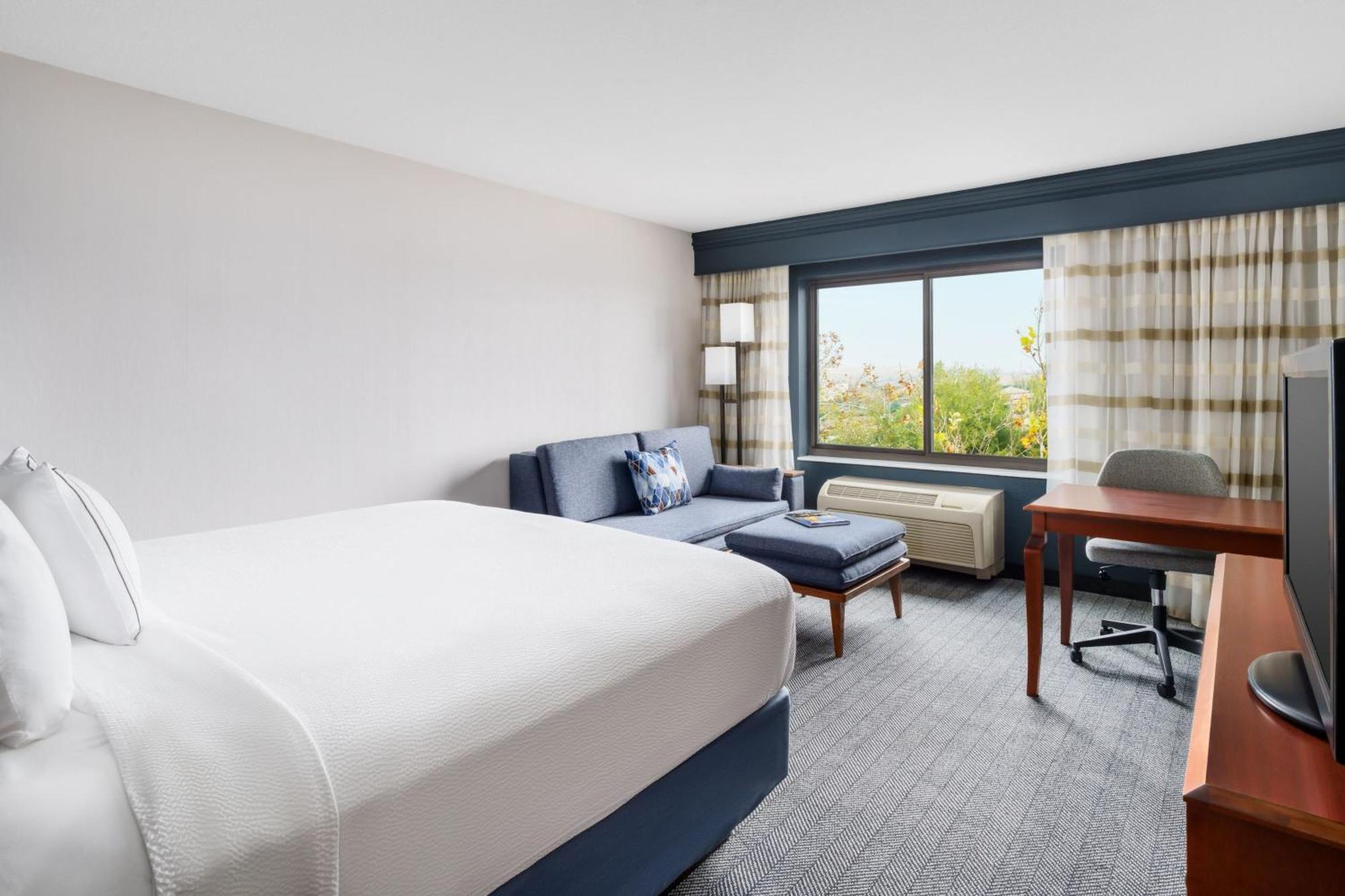 Отель Courtyard By Marriott Sacramento Фолсом Экстерьер фото