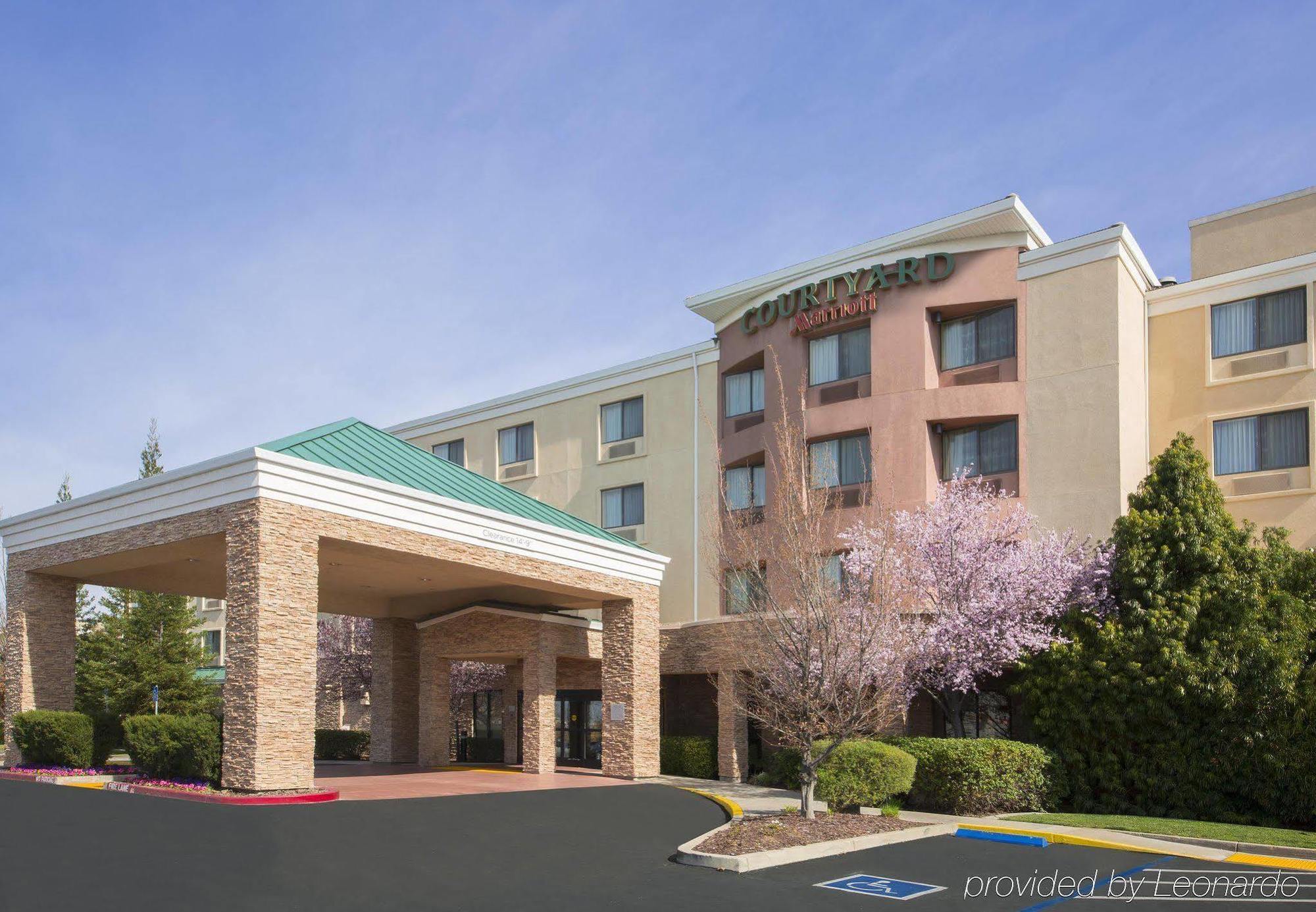 Отель Courtyard By Marriott Sacramento Фолсом Экстерьер фото