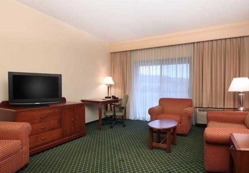 Отель Courtyard By Marriott Sacramento Фолсом Номер фото